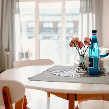 Golden Port - Easy-rent Apartment